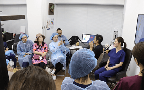 2018年5月18日、中国医師団の方々が東京美容外科へ視察にいらっしゃいました。