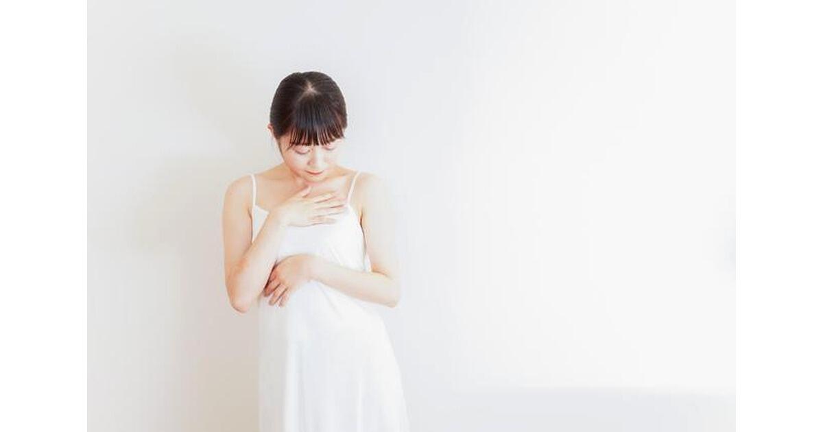 垂れ乳に悩む女性のイメージ